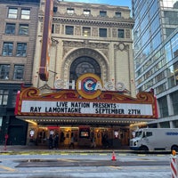 Foto tirada no(a) The Chicago Theatre por Ahmed A. em 9/26/2023
