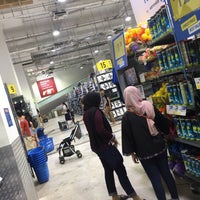 Photo taken at Decathlon by Mrs L. on 2/2/2019