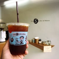 Foto diambil di Size S Coffee &amp;amp; Bakery oleh กะหลั่วเป็ด D. pada 3/19/2022