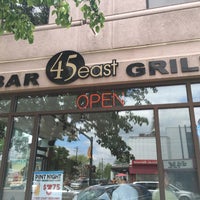 5/13/2016 tarihinde Sam M.ziyaretçi tarafından 45 East Bar &amp;amp; Grill'de çekilen fotoğraf