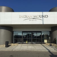 รูปภาพถ่ายที่ Indian Mound Mall โดย Sam M. เมื่อ 8/26/2016