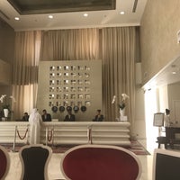 Das Foto wurde bei Millennium Plaza Hotel von Ahmet Ö. am 5/6/2017 aufgenommen