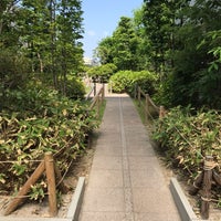 Photo taken at 屋上庭園 雑木林の丘 by なんぼーみさと on 8/3/2019