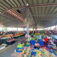Photo taken at Sunday Market (Pasar Minggu Satok) by Denys A. on 1/25/2020