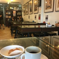 8/2/2018 tarihinde Elisabete F.ziyaretçi tarafından Dong Po Colonial Cafe | 東坡茶室'de çekilen fotoğraf