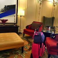 Foto diambil di Churchill Hotel Near Embassy Row oleh Dilnazik N. pada 5/27/2016