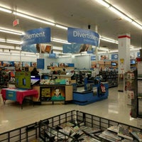 Foto tirada no(a) Walmart Supercentre por Mohammed A. em 5/20/2016