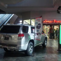 11/23/2012 tarihinde Toyota Hawaii Vehicle Displayziyaretçi tarafından Toyota Hawaii Vehicle Display'de çekilen fotoğraf