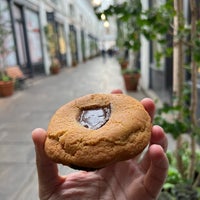 Foto diambil di Ben&amp;#39;s Cookies oleh Turki pada 10/5/2022
