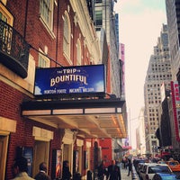 รูปภาพถ่ายที่ The Trip to Bountiful Broadway โดย Clayton C. เมื่อ 4/21/2013