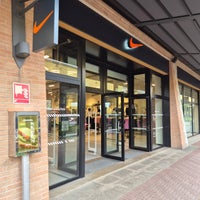 Castel guelfo outlet nike outlet