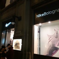 Nike Store - Piazza Maggiore - Via Rizzoli 3