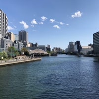 Photo taken at Rakusuibashi Bridge by こで き. on 4/18/2021