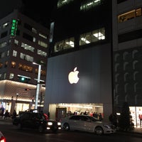 Photo taken at Apple Ginza by こで き. on 12/2/2016