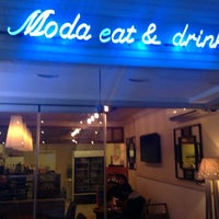 Photo taken at Moda Eat &amp;amp; Drink by Mustafa M. on 12/28/2012