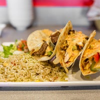 4/10/2017 tarihinde Grab N Go Tacosziyaretçi tarafından Grab N Go Tacos'de çekilen fotoğraf