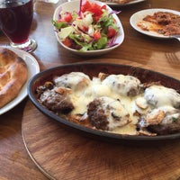 Photo taken at Aslı Pide Pizza ve Lahmacun Salonu by Ayşegül Göztepe Tokcan 🐝 on 6/23/2018