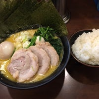 Photo taken at 横浜家系ラーメンたくみ家 by ＪＹはすう on 4/13/2019