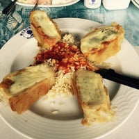 Das Foto wurde bei Mykonos Greek Restaurant von Katey F. am 4/23/2015 aufgenommen