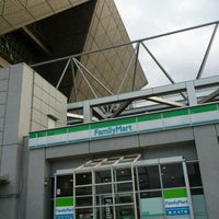 Photo taken at ファミリーマート B.Sイベントプラザ店 by Meguru F. on 12/1/2012