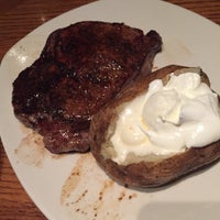 Photo taken at Outback Steakhouse by tron s. on 12/9/2019