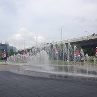 Photo taken at Vivocity Outdoor Water Fountain by Victor O. on 1/14/2014