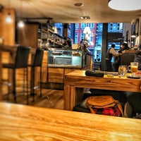 รูปภาพถ่ายที่ Caffé Vergnano 1882 โดย Bander A. เมื่อ 12/27/2017