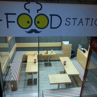 Foto tirada no(a) Food Stations por Yakup K. em 12/5/2013