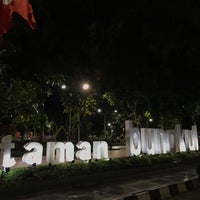 Foto tirada no(a) Taman Bungkul por Ichwan N. em 8/2/2022