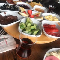 รูปภาพถ่ายที่ Teras Cafe โดย jüjü ✌🏻 . เมื่อ 7/19/2020