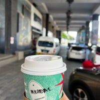 Foto tirada no(a) Starbucks por Lucky S. em 11/26/2022