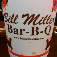10/9/2012 tarihinde Buddy T.ziyaretçi tarafından Bill Miller Bar-B-Q'de çekilen fotoğraf