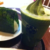 Photo taken at KOOTS GREEN TEA 東京ミッドタウン店 by Kaori S. on 11/20/2012