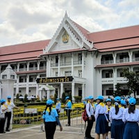Photo taken at สำนักพระราชวัง สนามเสือป่า by ordiman F. on 8/23/2018