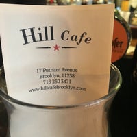 Foto tirada no(a) Hill Cafe por Lauren B. em 2/5/2017
