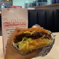 Photo taken at MOOYAH Burgers, Fries &amp;amp; Shakes by NM on 11/14/2020