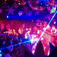 Foto tirada no(a) D&amp;#39;lux Night Club por Fin em 4/20/2013