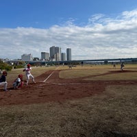 Photo taken at 二子玉川区民運動施設野球場 by naritaro on 12/6/2020