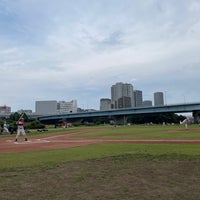 Photo taken at 二子玉川区民運動施設野球場 by naritaro on 6/13/2021