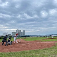 Photo taken at 二子玉川区民運動施設野球場 by naritaro on 9/26/2021