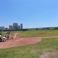 Photo taken at 二子玉川区民運動施設野球場 by naritaro on 8/1/2021