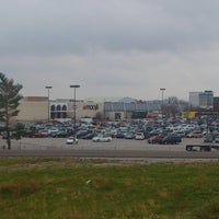 Foto scattata a St. Clair Square Mall da Jaron R. il 12/7/2012