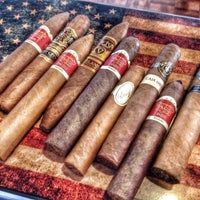 Das Foto wurde bei Bayside Cigars von Bayside Cigars am 8/1/2015 aufgenommen