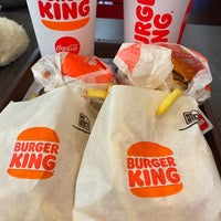 รูปภาพถ่ายที่ Burger King โดย Yeganeh__R เมื่อ 3/26/2024