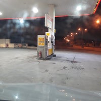 Photo taken at Emmoğlu Shell Petrol by Akdeniz Balık R. on 1/19/2019