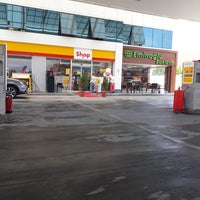 Photo taken at Emmoğlu Shell Petrol by Akdeniz Balık R. on 6/20/2019
