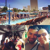 Foto tomada en Sapphire Pool &amp;amp; Dayclub Las Vegas  por Luis A. el 7/17/2015