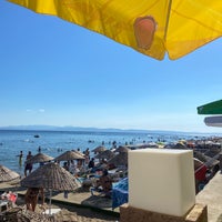 Photo taken at Deniz Beach Bar by Menderes Bahadır Ö. on 7/12/2022