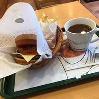 Photo taken at MOS Burger by Takahiro T. on 10/20/2018
