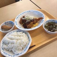Photo taken at 國學院大學 メモリアルレストラン by Takahiro T. on 11/6/2018